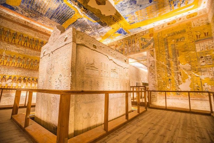 Demi-journée : Vallée des Rois, Temple d'Hatchepsout et Mamnon | wizardtrip