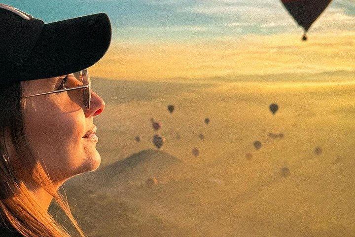 Vol en montgolfière au-dessus des pyramides de Teotihuacan au lever du soleil, Mexico, photo 13 | wizardtrip