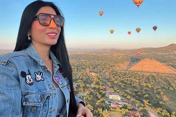 Vol en montgolfière au-dessus des pyramides de Teotihuacan au lever du soleil, Mexico, photo 20 | wizardtrip