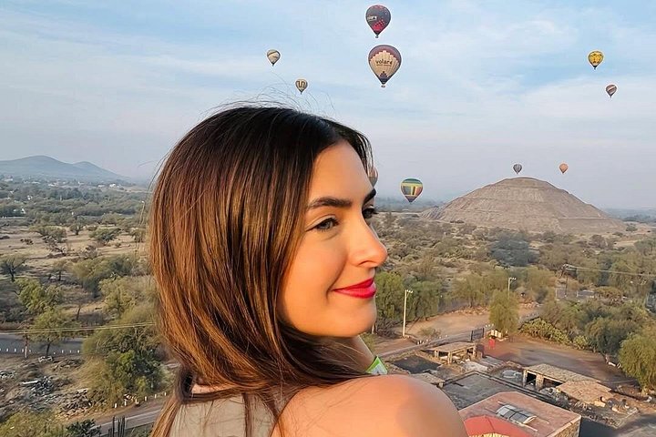 Vol en montgolfière au-dessus des pyramides de Teotihuacan au lever du soleil, Mexico, photo 40 | wizardtrip