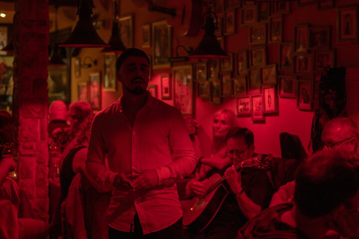 Lisbon Fado Experience: Walking Tour, Dinner and Live Music Show | wizardtrip