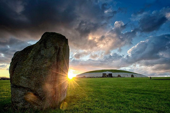 Kleine groepsrondleidingen van Dublin naar Newgrange en Monasterboice | wizardtrip