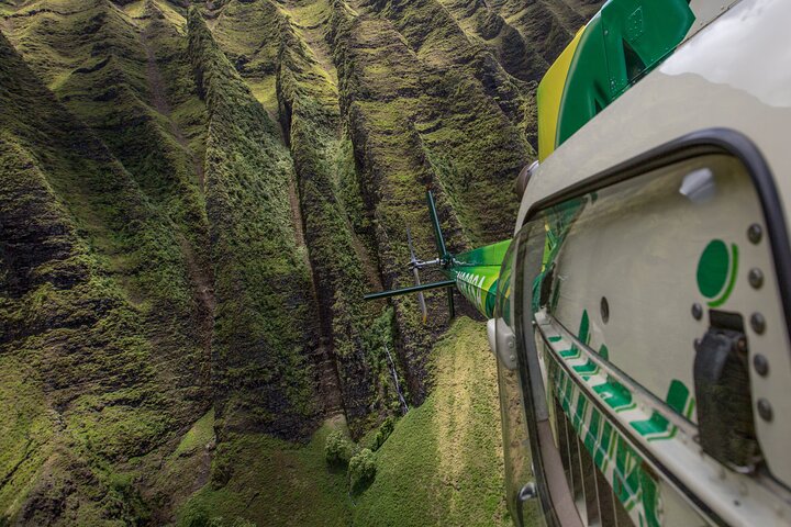 Kauai Deluxe Waterfall Safari: Helicopter Tour | wizardtrip