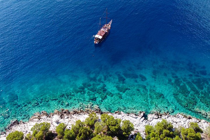 Croisière d'une journée à Athènes : Tour des 3 îles dans le golfe Saronique avec déjeuner | wizardtrip
