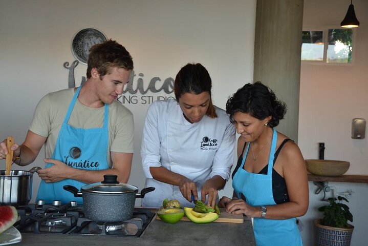 Aula de culinária colombiana prática em Cartagena com um chef local, preparando pratos tradicionais, foto 6 | wizardtrip
