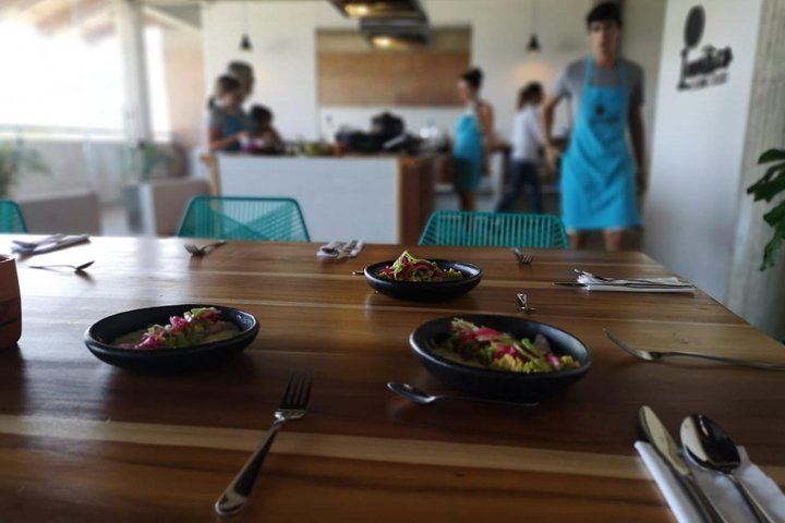 Aula de culinária colombiana prática em Cartagena com um chef local, preparando pratos tradicionais, foto 22 | wizardtrip