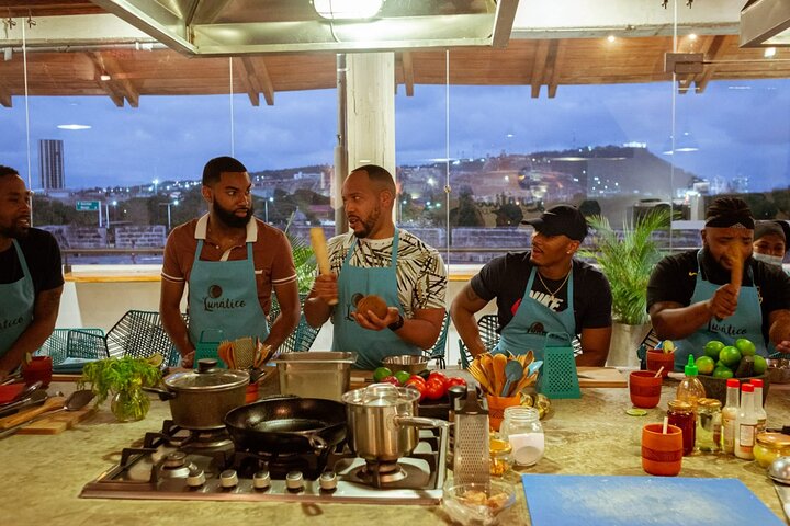 Aula de culinária colombiana prática em Cartagena com um chef local, preparando pratos tradicionais, foto 23 | wizardtrip