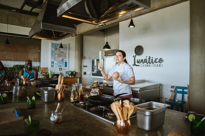 Aula de culinária colombiana prática em Cartagena com um chef local, preparando pratos tradicionais, foto 28 | wizardtrip