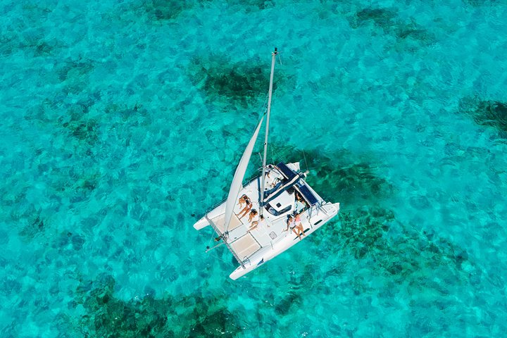 Catamaran Privé de Cancún à Isla Mujeres pour 13 Personnes | wizardtrip
