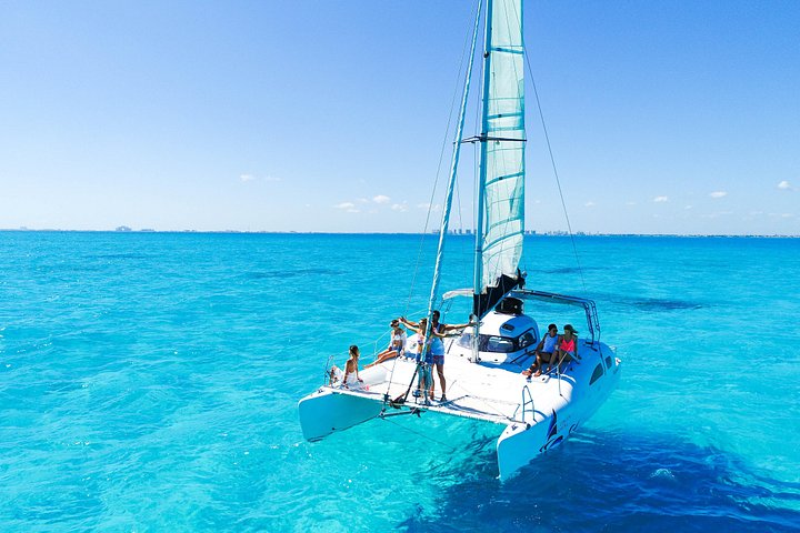 Viaje privado en catamarán de Cancún a Isla Mujeres con snorkel, foto 7 | wizardtrip