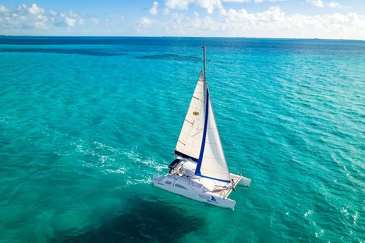 Viaje privado en catamarán de Cancún a Isla Mujeres con snorkel, foto 12 | wizardtrip