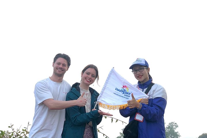 Soluppgång, moln, tefält och vindkraftverk i Da Lat, Vietnam, foto 7 | wizardtrip
