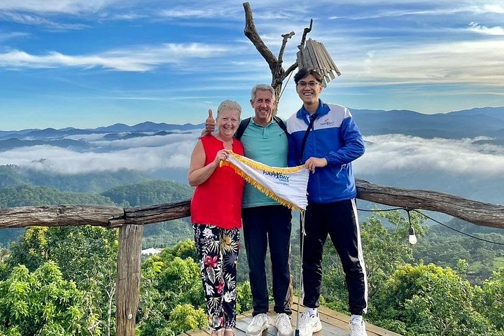 Soluppgång, moln, tefält och vindkraftverk i Da Lat, Vietnam, foto 24 | wizardtrip