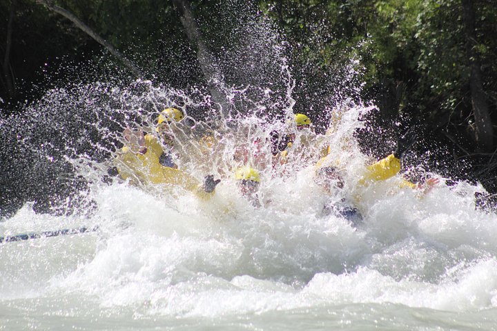 Avventura di rafting in acque bianche sul fiume Kicking Horse in Alberta, Canada, foto 6 | wizardtrip