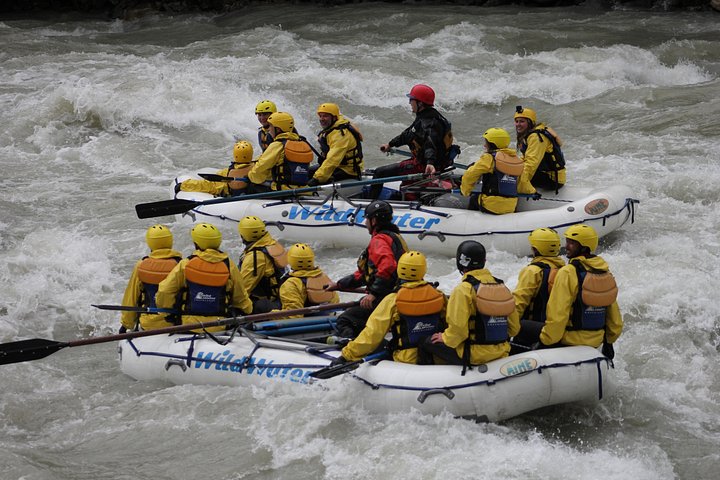Avventura di rafting in acque bianche sul fiume Kicking Horse in Alberta, Canada, foto 7 | wizardtrip