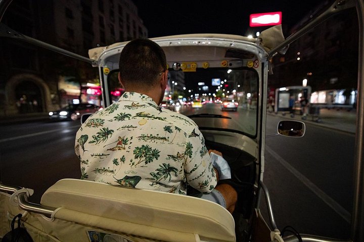 Udforsk Bukarests vartegn og gader i en farverig tuk tuk, nyd unikke byudsigter, foto 6 | wizardtrip