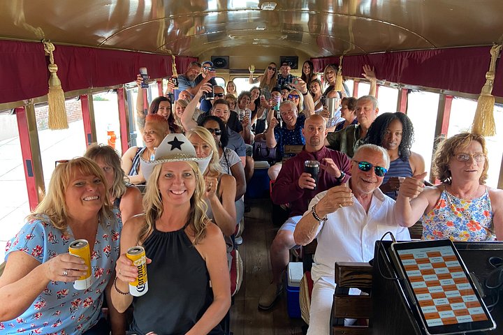 Comedy-Bustour erkundet Charlottes Wahrzeichen mit einem Comedy-Reiseleiter, Foto 16 | wizardtrip