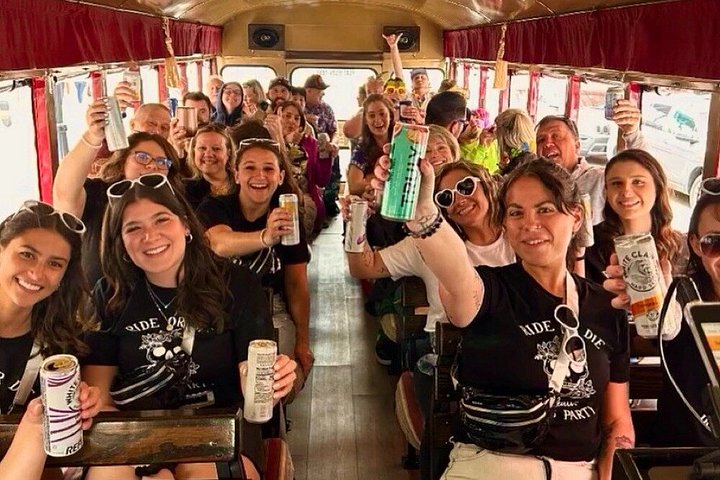 Comedy-Bustour erkundet Charlottes Wahrzeichen mit einem Comedy-Reiseleiter, Foto 17 | wizardtrip