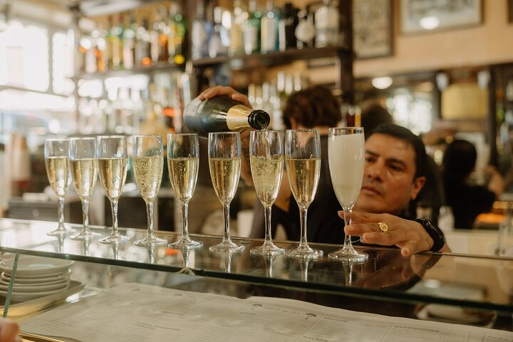 Proef authentieke tapas en lokale wijnen tijdens het verkennen van de historische Gotische wijk van Barcelona tijdens een begeleide foodtour, foto 7 | wizardtrip