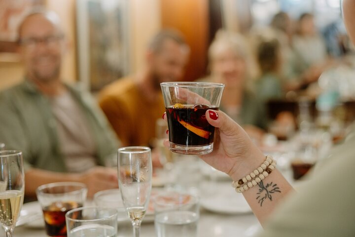 Proef authentieke tapas en lokale wijnen tijdens het verkennen van de historische Gotische wijk van Barcelona tijdens een begeleide foodtour, foto 9 | wizardtrip