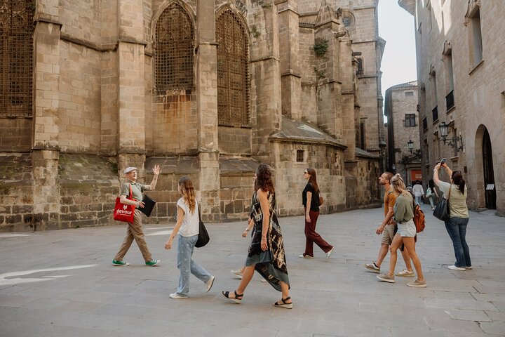 Proef authentieke tapas en lokale wijnen tijdens het verkennen van de historische Gotische wijk van Barcelona tijdens een begeleide foodtour, foto 10 | wizardtrip