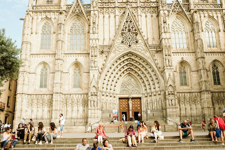 Proef authentieke tapas en lokale wijnen tijdens het verkennen van de historische Gotische wijk van Barcelona tijdens een begeleide foodtour, foto 11 | wizardtrip