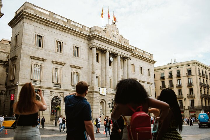 Proef authentieke tapas en lokale wijnen tijdens het verkennen van de historische Gotische wijk van Barcelona tijdens een begeleide foodtour, foto 12 | wizardtrip