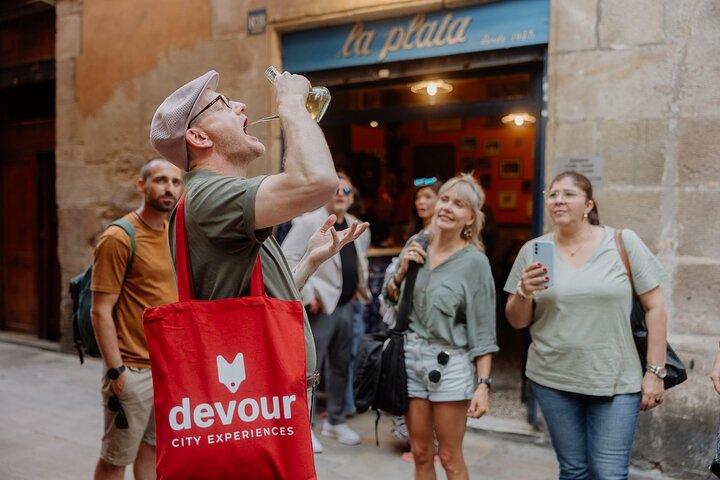 Proef authentieke tapas en lokale wijnen tijdens het verkennen van de historische Gotische wijk van Barcelona tijdens een begeleide foodtour, foto 13 | wizardtrip