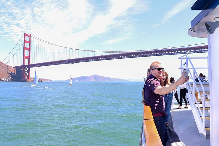 Enjoy a scenic brunch cruise on San Francisco Bay with champagne and views of the Golden Gate Bridge, photo 11 | wizardtrip