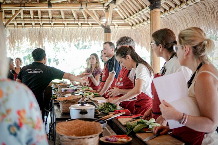 Praktische Balinese kookklas in Ubud, Indonesië, met verse ingrediënten en lokale gerechten, foto 10 | wizardtrip