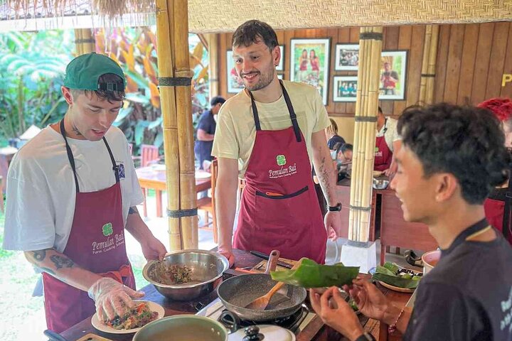 Praktische Balinese kookklas in Ubud, Indonesië, met verse ingrediënten en lokale gerechten, foto 22 | wizardtrip
