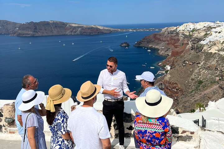 サントリーニ島の象徴的なイアの村、ブルー・ドーム、カルデラの眺め、ユニークなビーチを巡るプライベートツアー、写真15 | wizardtrip