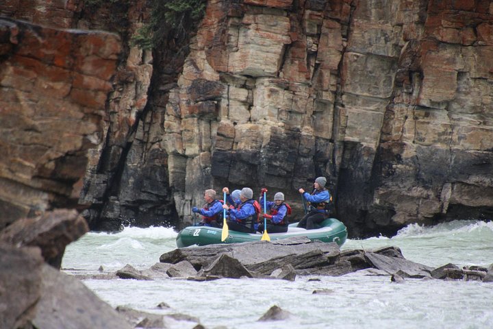 Aventure de rafting en eaux vives sur la rivière Athabasca dans le parc national de Jasper, Canada, photo 7 | wizardtrip