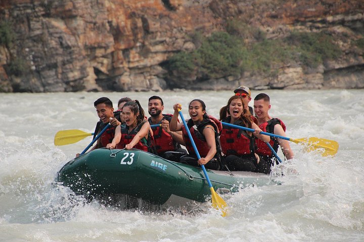 Aventure de rafting en eaux vives sur la rivière Athabasca dans le parc national de Jasper, Canada, photo 9 | wizardtrip