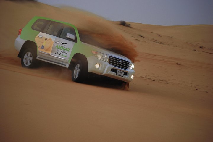 Ervaar een spannende woestijnsafari in Dubai met dune bashing, kameelritten en een BBQ-diner, foto 16 | wizardtrip
