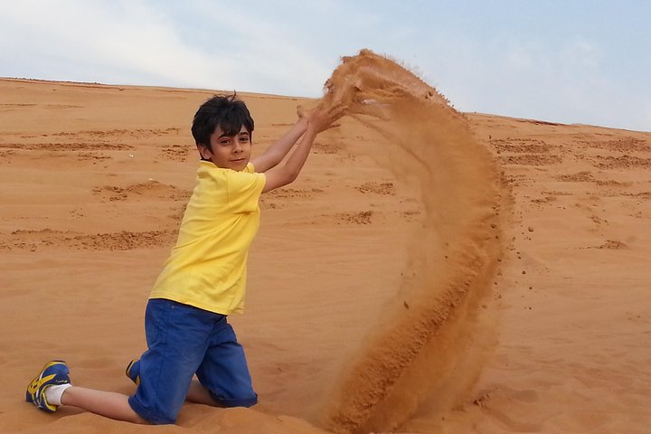 Ervaar een spannende woestijnsafari in Dubai met dune bashing, kameelritten en een BBQ-diner, foto 17 | wizardtrip