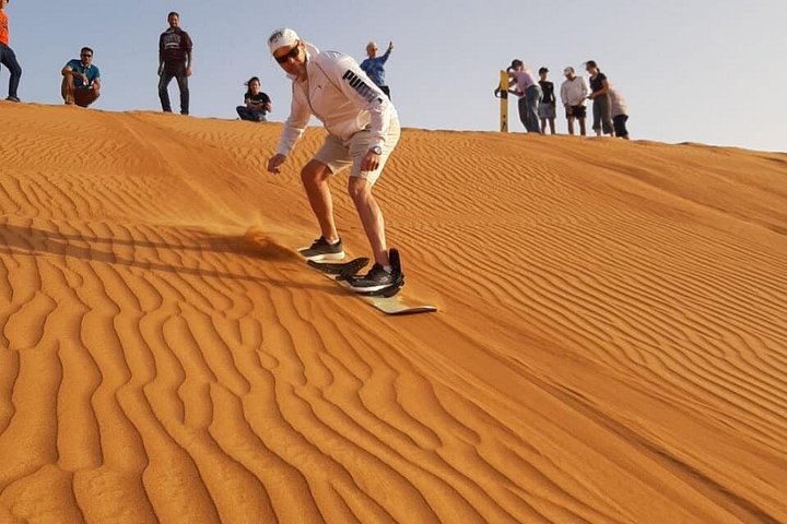 Ervaar een spannende woestijnsafari in Dubai met dune bashing, kameelritten en een BBQ-diner, foto 30 | wizardtrip