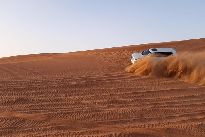 Ervaar een spannende woestijnsafari in Dubai met dune bashing, kameelritten en een BBQ-diner, foto 31 | wizardtrip