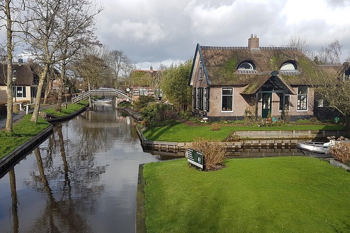Kleinschalige tour naar Giethoorn vanuit Amsterdam, met grachten en boten, foto 8 | wizardtrip