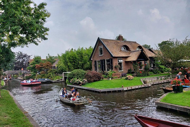 Kleinschalige tour naar Giethoorn vanuit Amsterdam, met grachten en boten, foto 9 | wizardtrip