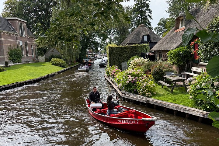 Kleinschalige tour naar Giethoorn vanuit Amsterdam, met grachten en boten, foto 10 | wizardtrip