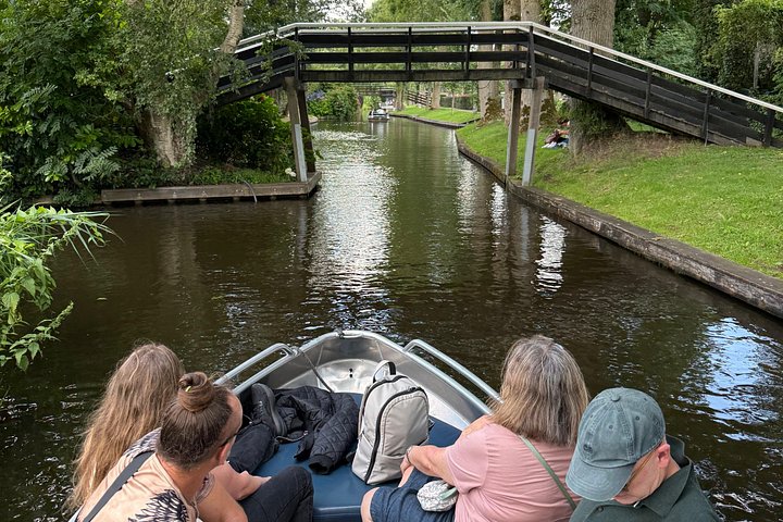 Kleinschalige tour naar Giethoorn vanuit Amsterdam, met grachten en boten, foto 16 | wizardtrip