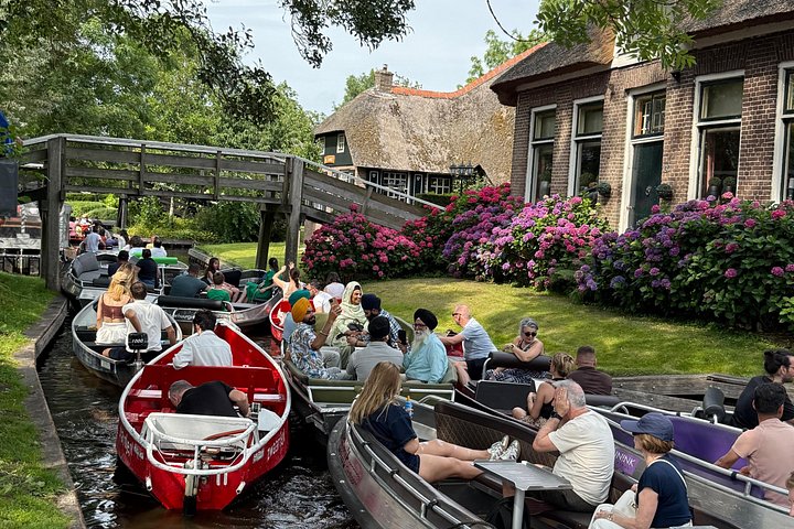 Kleinschalige tour naar Giethoorn vanuit Amsterdam, met grachten en boten, foto 17 | wizardtrip
