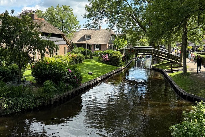 Kleinschalige tour naar Giethoorn vanuit Amsterdam, met grachten en boten, foto 19 | wizardtrip