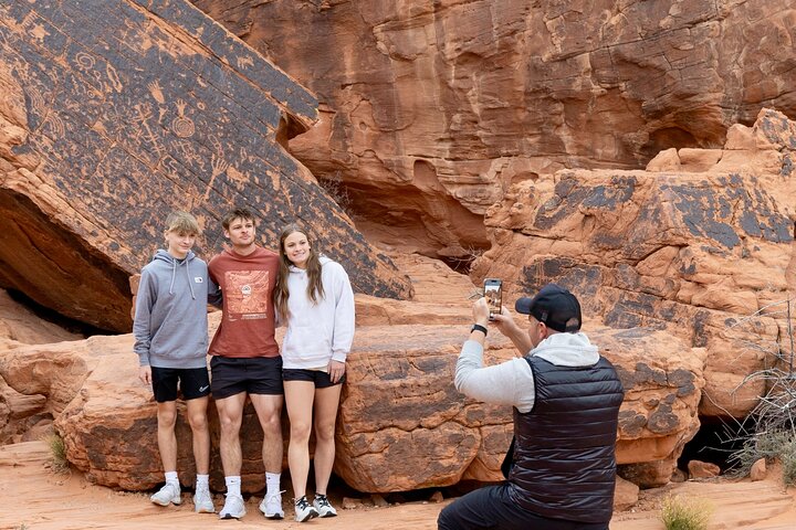 Tour di un giorno nella Valle del Fuoco e nel Red Rock Canyon da Las Vegas, che mostra uniche formazioni di arenaria e paesaggi desertici, foto 8 | wizardtrip