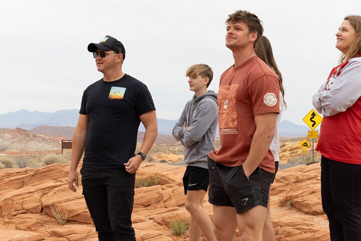 Tour di un giorno nella Valle del Fuoco e nel Red Rock Canyon da Las Vegas, che mostra uniche formazioni di arenaria e paesaggi desertici, foto 13 | wizardtrip