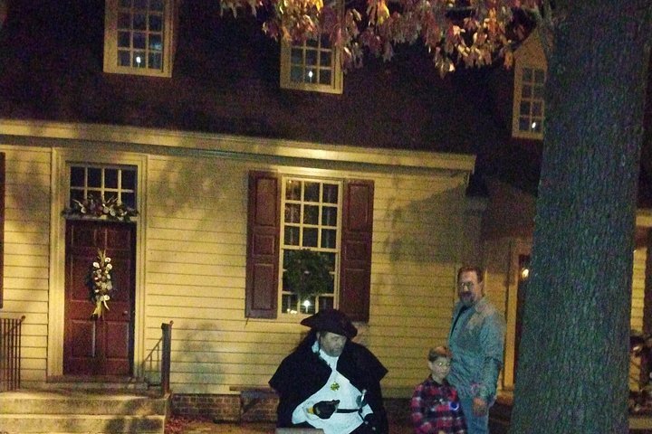 Een spookachtige nachtelijke wandeltocht in het historische Williamsburg die geesten, heksen en piraten verkent, foto 6 | wizardtrip