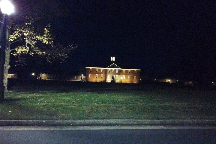 Een spookachtige nachtelijke wandeltocht in het historische Williamsburg die geesten, heksen en piraten verkent, foto 8 | wizardtrip