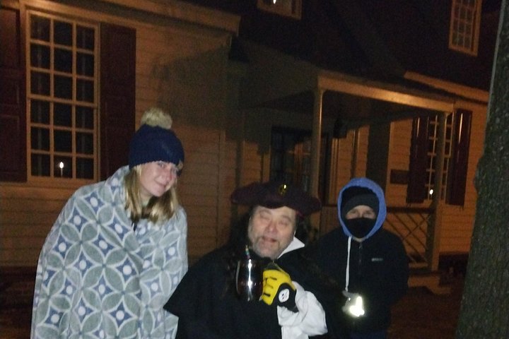 Een spookachtige nachtelijke wandeltocht in het historische Williamsburg die geesten, heksen en piraten verkent, foto 12 | wizardtrip