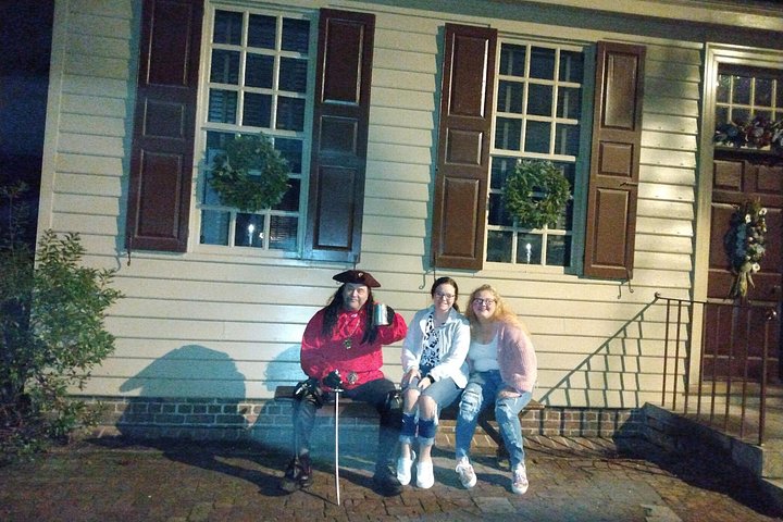 Een spookachtige nachtelijke wandeltocht in het historische Williamsburg die geesten, heksen en piraten verkent, foto 13 | wizardtrip